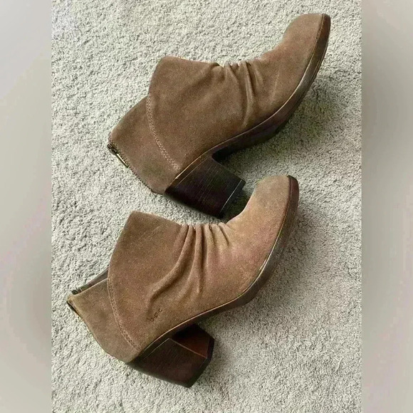 B.O.C. By Born Settle Ankle Boot in Tasso Suede - Picture 3 of 8